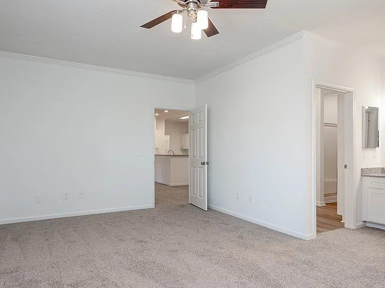 The Lakes Apartments