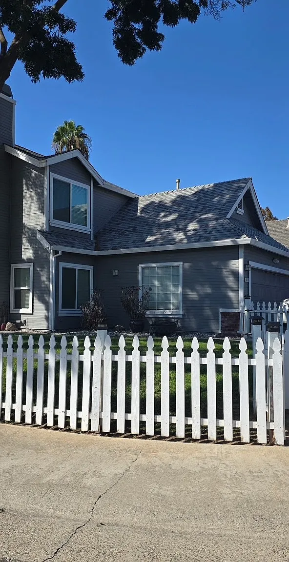 3 bed, 1584 sqft, $2,700 — Photo 2