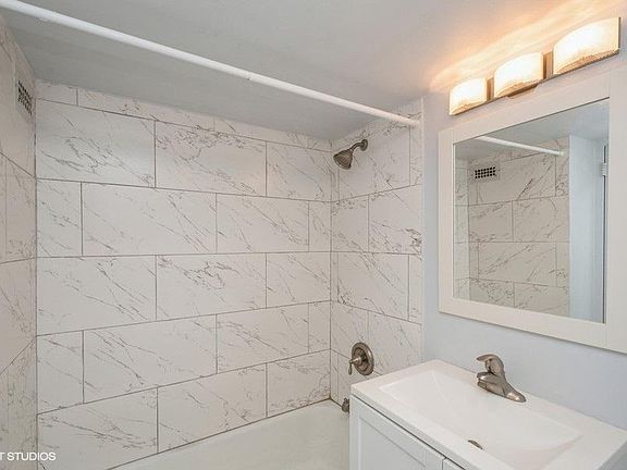 4th image of 1355 N Sandburg Ter APT 2903