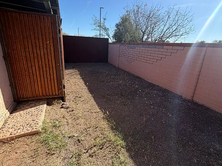 3233 E Water St — Photo 15