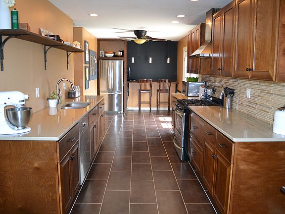 2nd image of 265 Vivian Dr