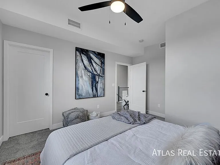 872 Thurston Hts — Photo 10