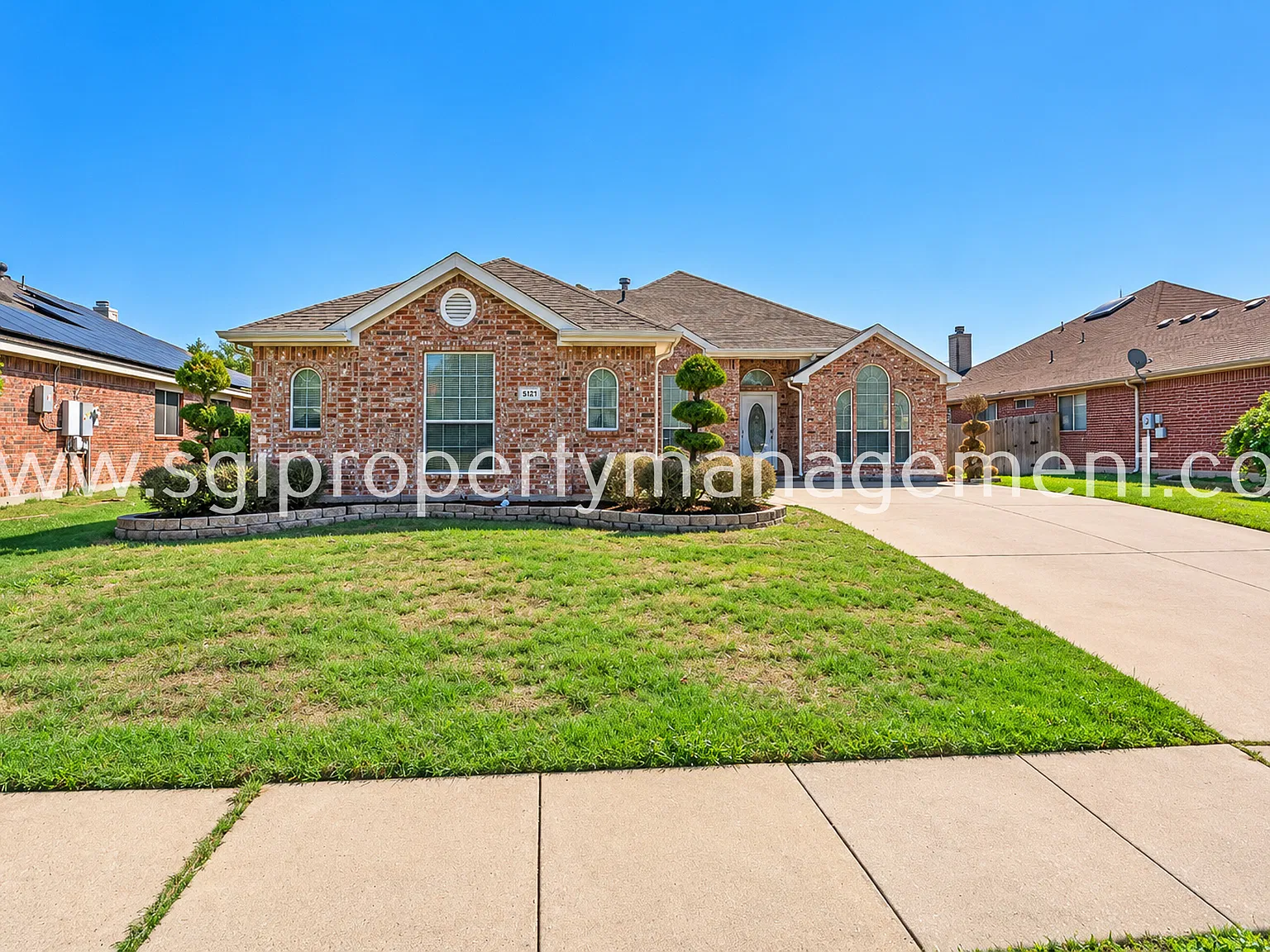 Lovely 3 bedroom, 2 bathroom home with study — Photo 1