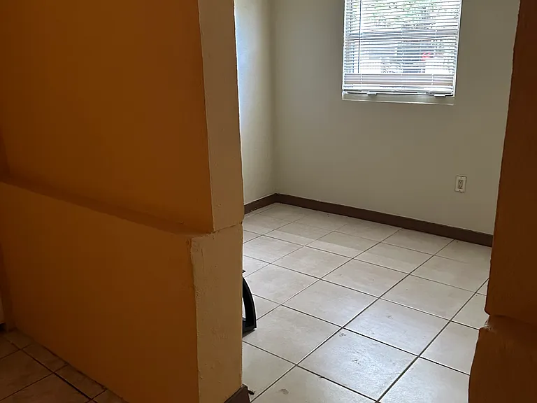 1171 Iroquois Ave — Photo 3