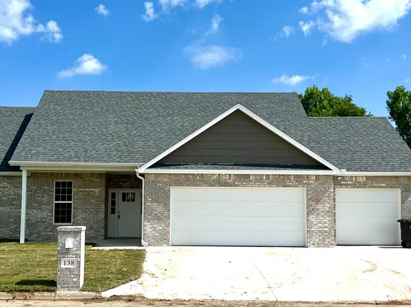 138 Castle Pines Dr, Arkansas City, KS 67005