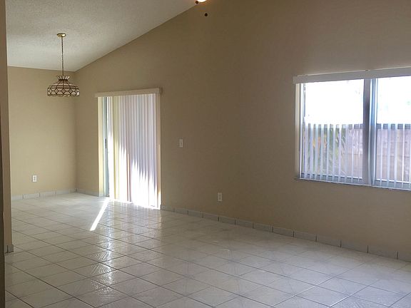 3rd image of 5216 Oceanside Ct