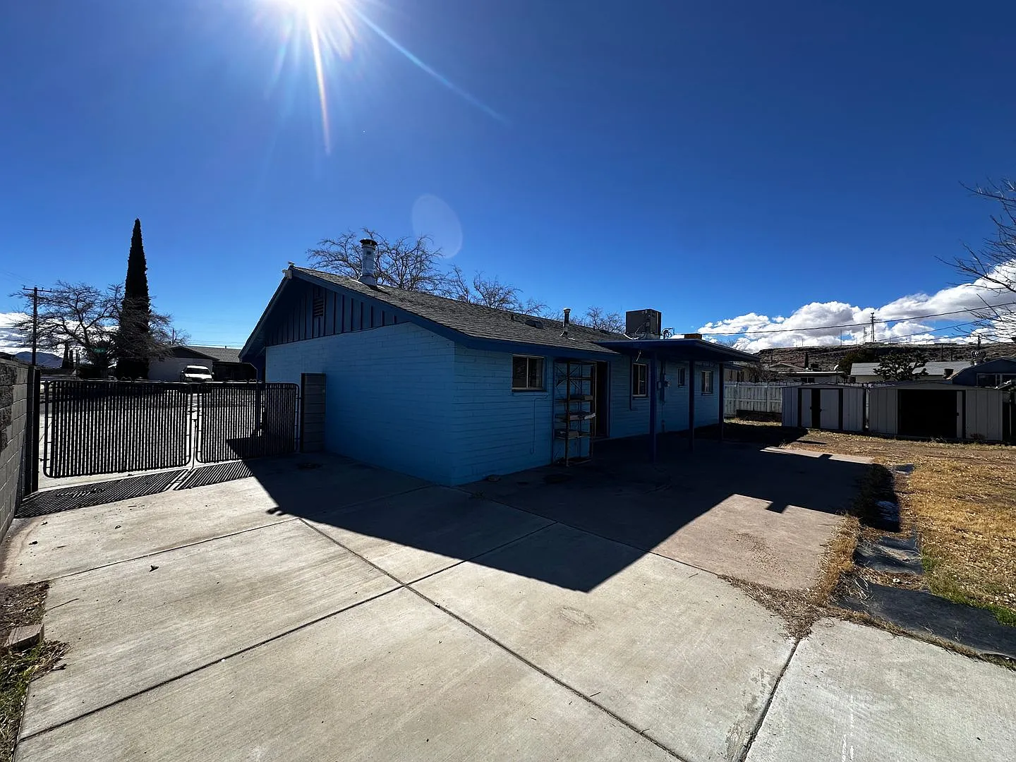 4 Bedroom 2 Bathroom Home — Photo 3
