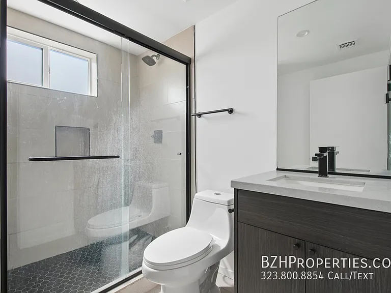 662 1/2 N Mariposa Ave — Photo 18