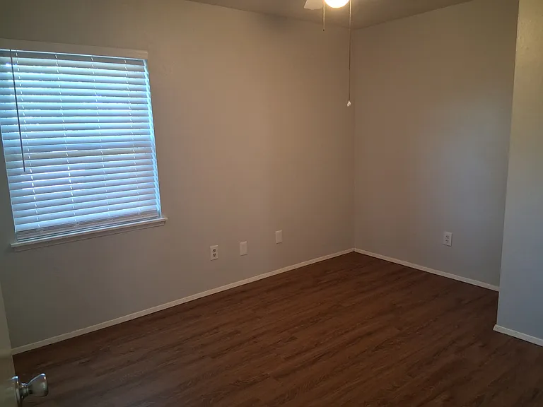 563 Cumberland Dr — Photo 11