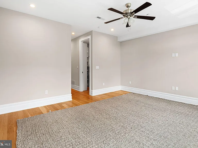 2525 Brown St — Photo 12