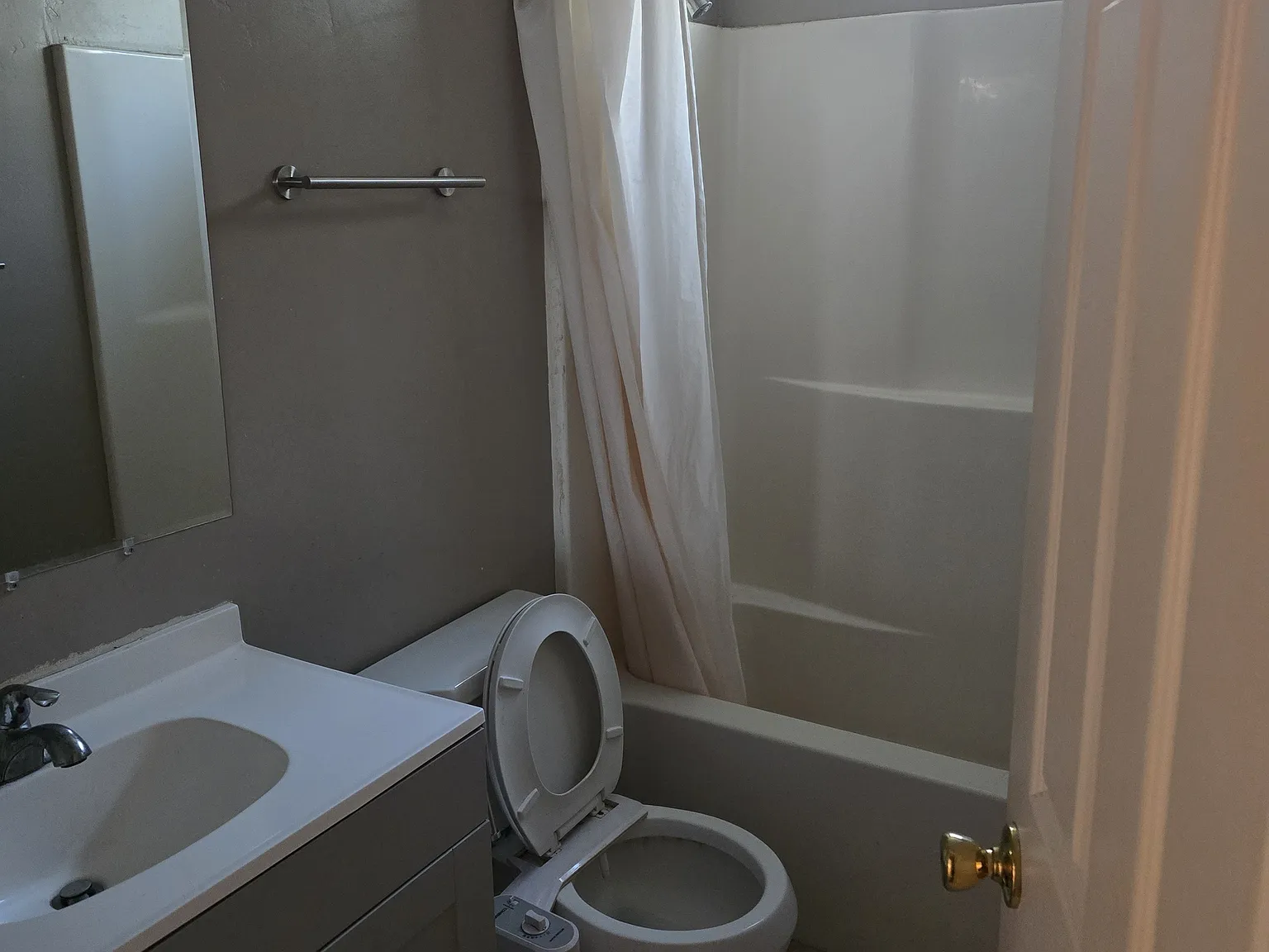 2 bed, 744 sqft, $1,950 — Photo 4