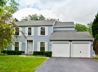 111 Julie Ln, Vernon Hills, IL 60061