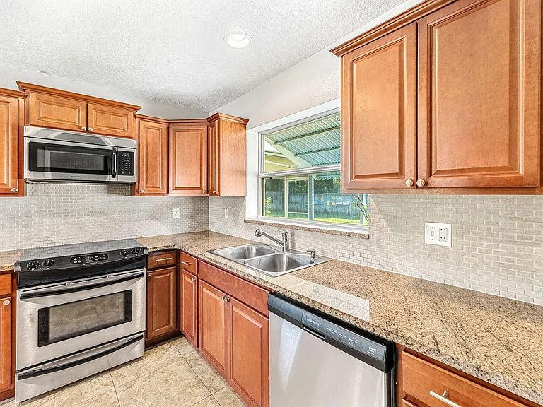 406 N Neptune Dr — Photo 10