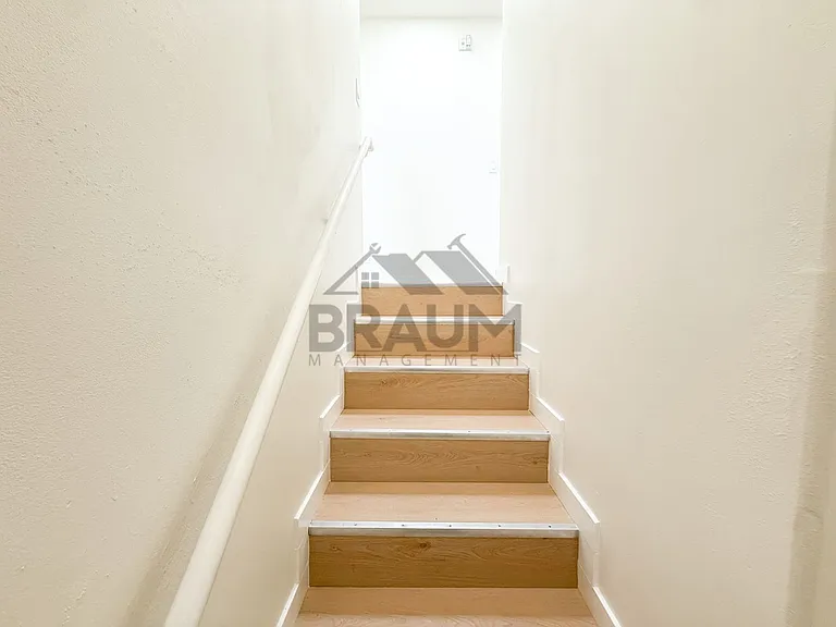 MOORPARK — Photo 14