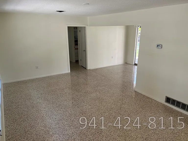 2503 Hibiscus St — Photo 2