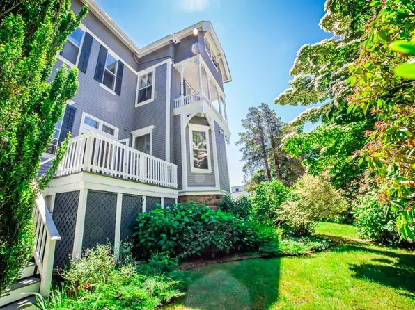 541 Bellevue Ave APT 2, Newport, RI 02840