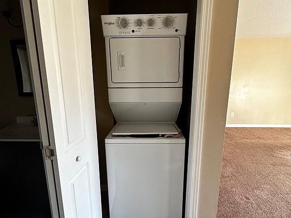 5th image of 1004 Lynn Dr #1