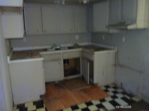 4th image of 25825 Schoenherr Rd