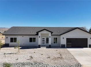 21793 Sioux Rd, Apple Valley, CA 92308