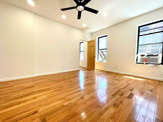 Rented by Safdie Realty Group | media 14