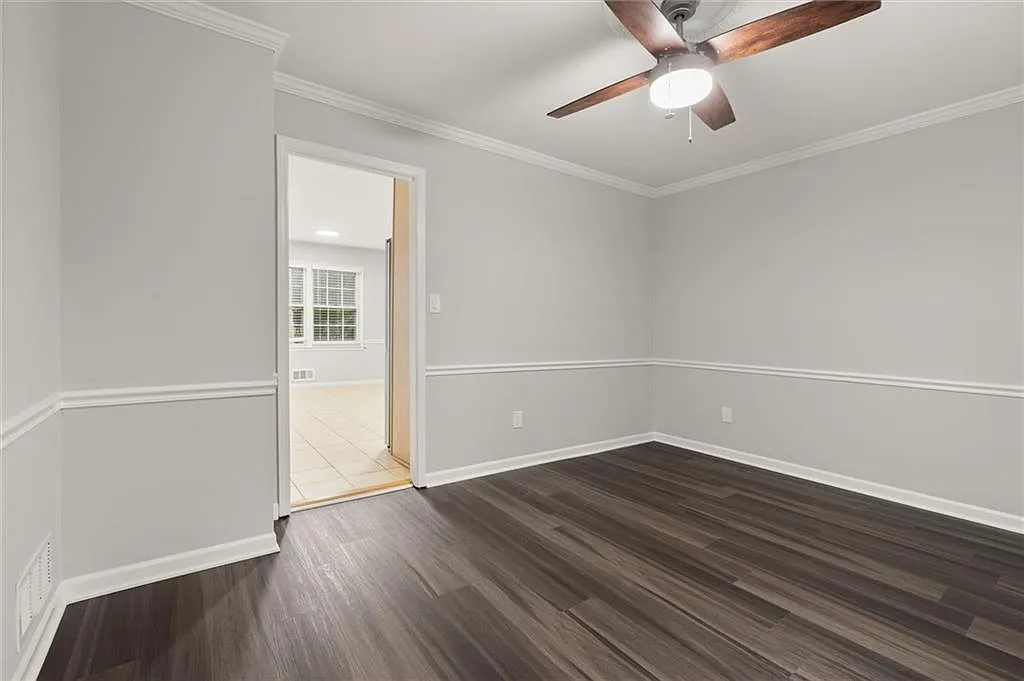 5 bed, 2.5 bath, 2709 sqft, $3,400 — Photo 2