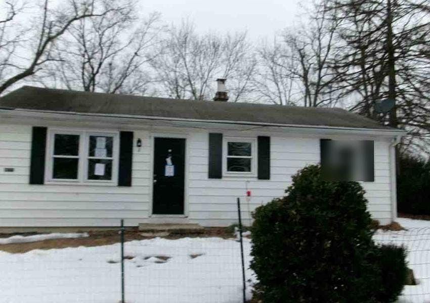 1st image of 8 Spruce Blvd