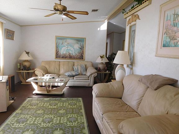 4th image of 611 Amaryllis Dr