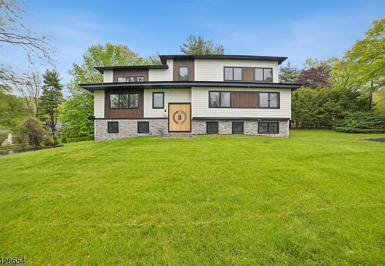 148 Great Hills Rd — Photo 2