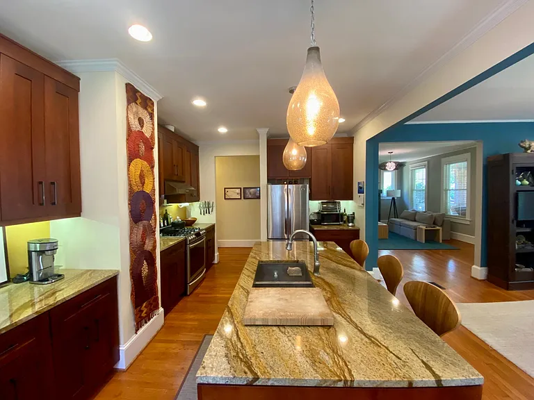 2021 Ashland Ave — Photo 4