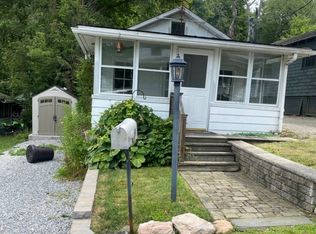 8 Dead End Rd, Newfoundland, NJ 07435