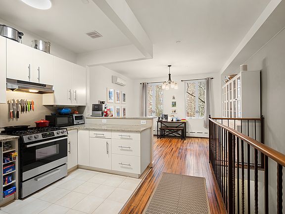 5th image of 229 W 131st St #2
