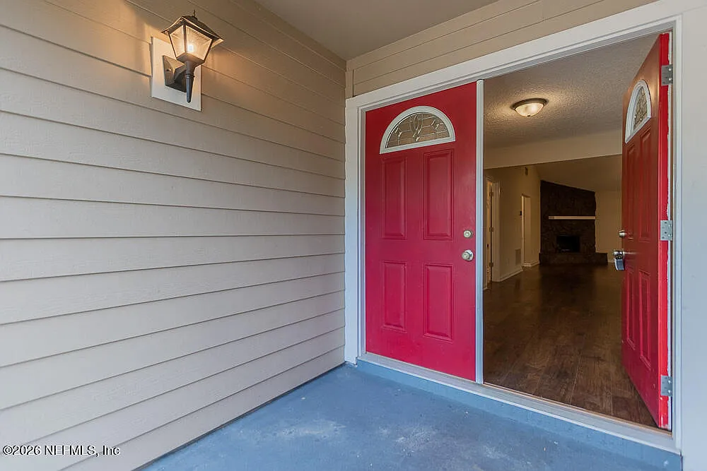 3 bed, 2.0 bath, 1828 sqft, $2,150 — Photo 3