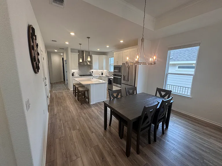 120 Clay Hill St — Photo 5