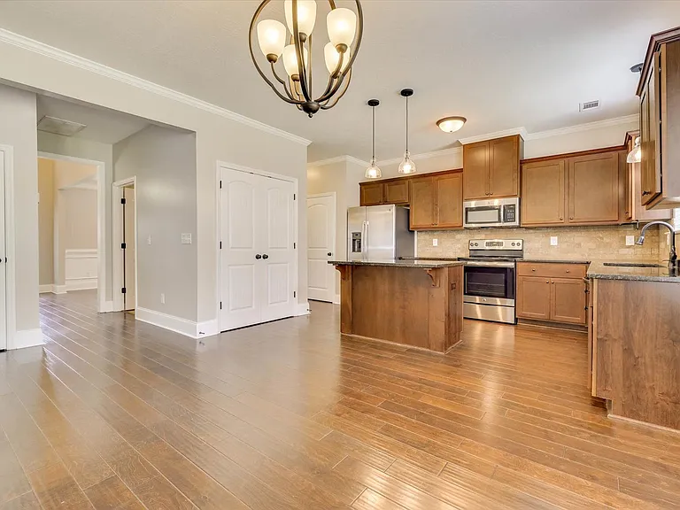 127 Radcliff Dr — Photo 14