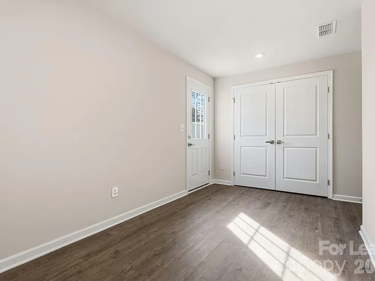7024 Capstan Ter — Photo 8
