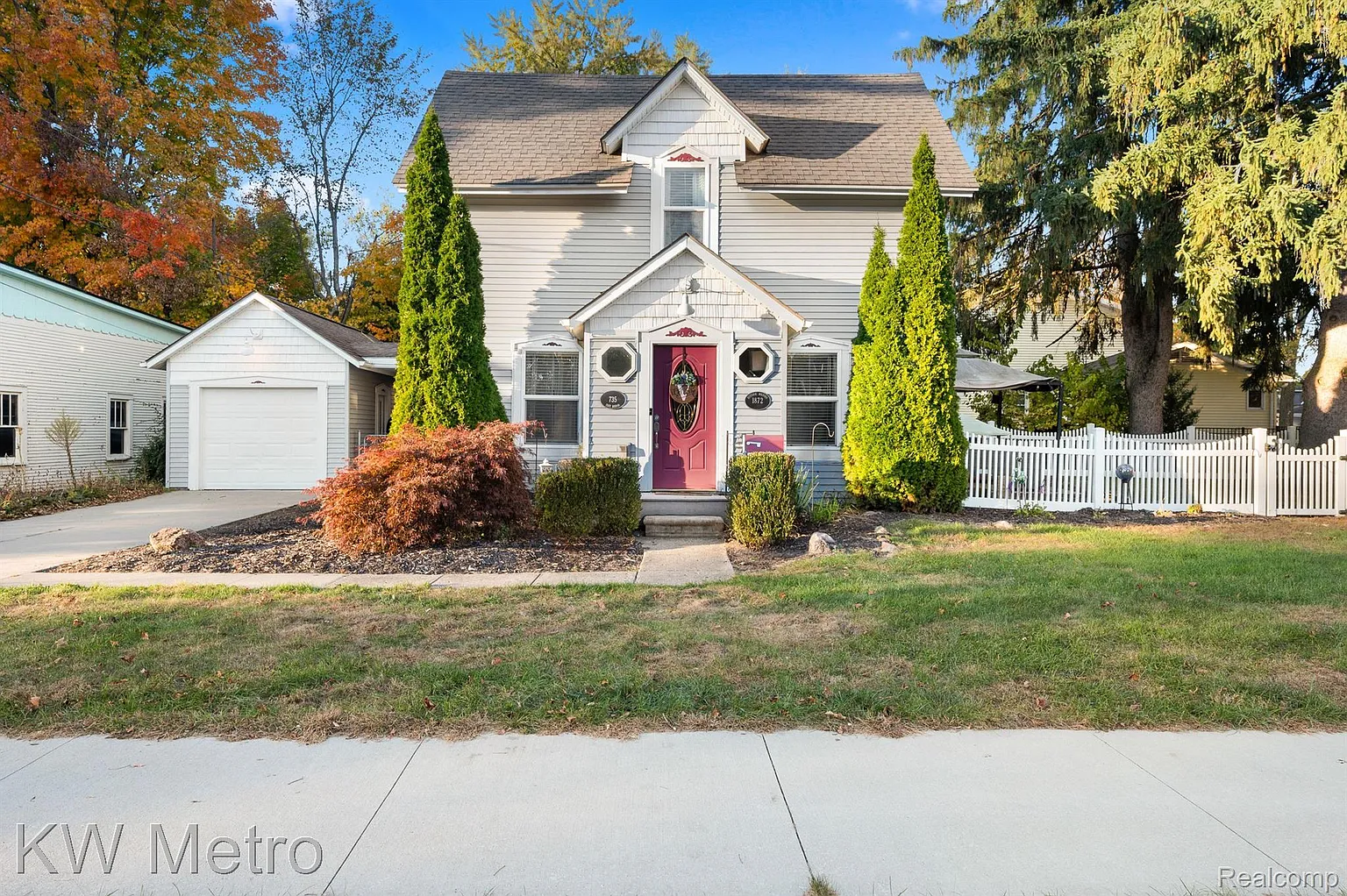 735 E Huron St photo 1