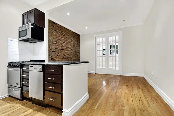 Rented by Cooper & Cooper Real Estate | media 6