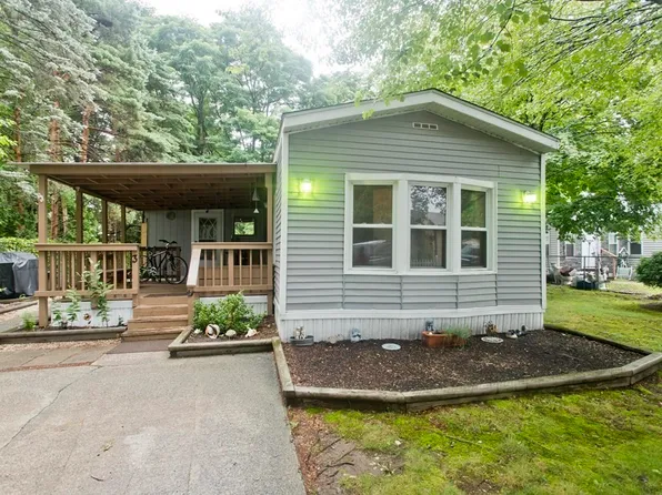 3 Nelligan Dr, Chicopee, MA 01020