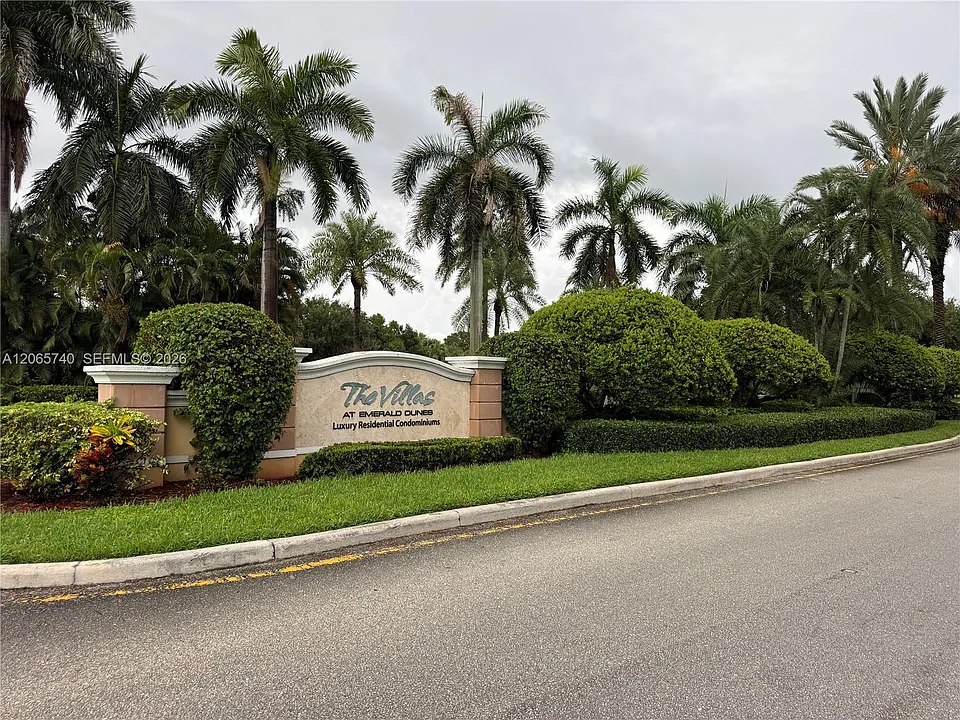 6482 Emerald Dunes Dr #303