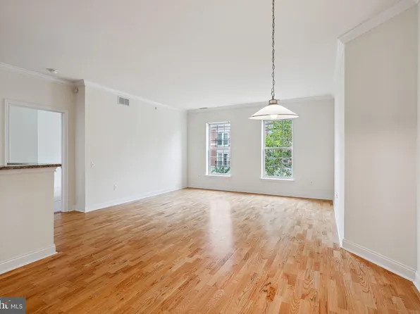 500 Admirals Way APT 318, Philadelphia, PA 19146