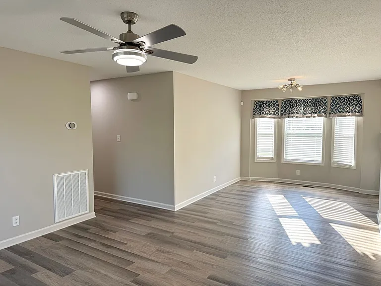 444 Sideline Dr — Photo 3