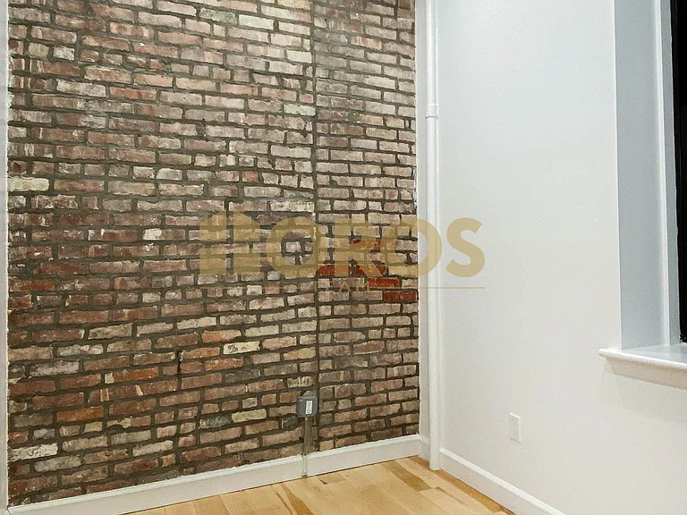 215 E 10th St #8 — Photo 6