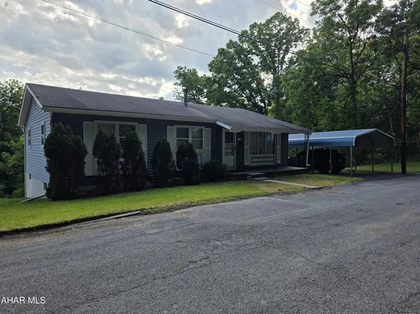 335 6th St, Tyrone, PA 16686