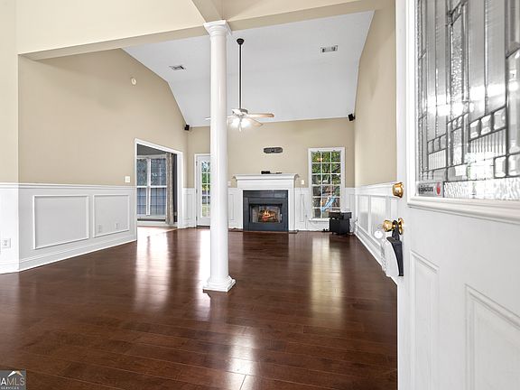 3rd image of 1119 Alma Dr