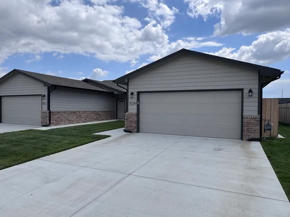 9243 E Fox Pointe Ct, Wichita, KS 67226