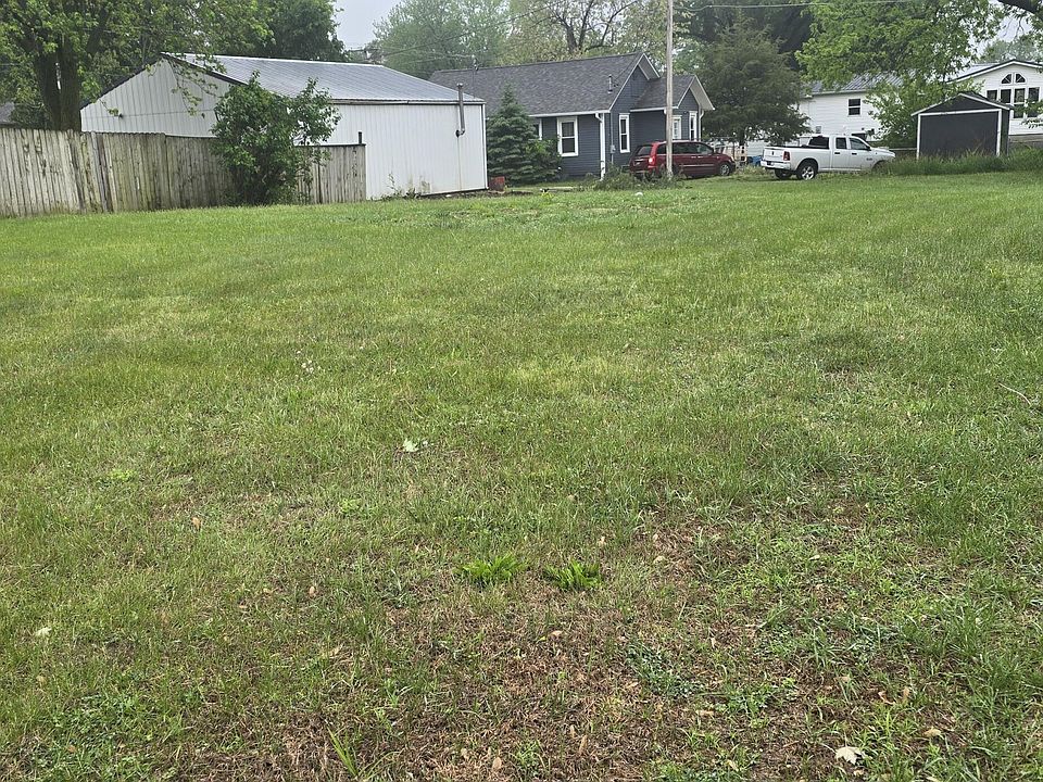 2nd image of 121 S Marion St