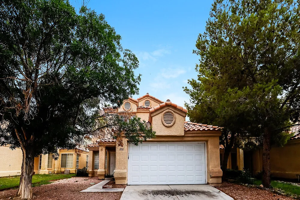4 bed, 2.5 bath, 1882 sqft, $2,210 — Photo 1