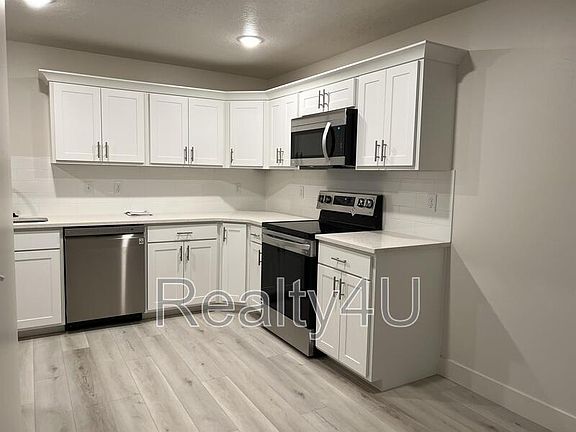 5th image of 2244 N Canyon Rd APT 204
