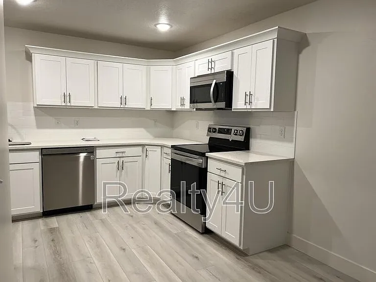 2244 N Canyon Rd #204 — Photo 6