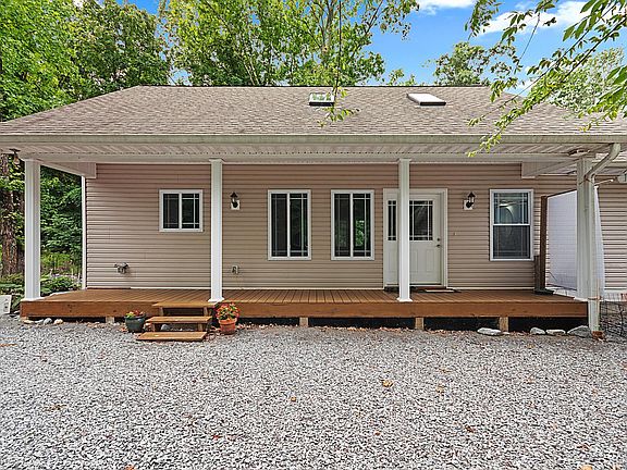 3rd image of 134 Tall Oaks Cir